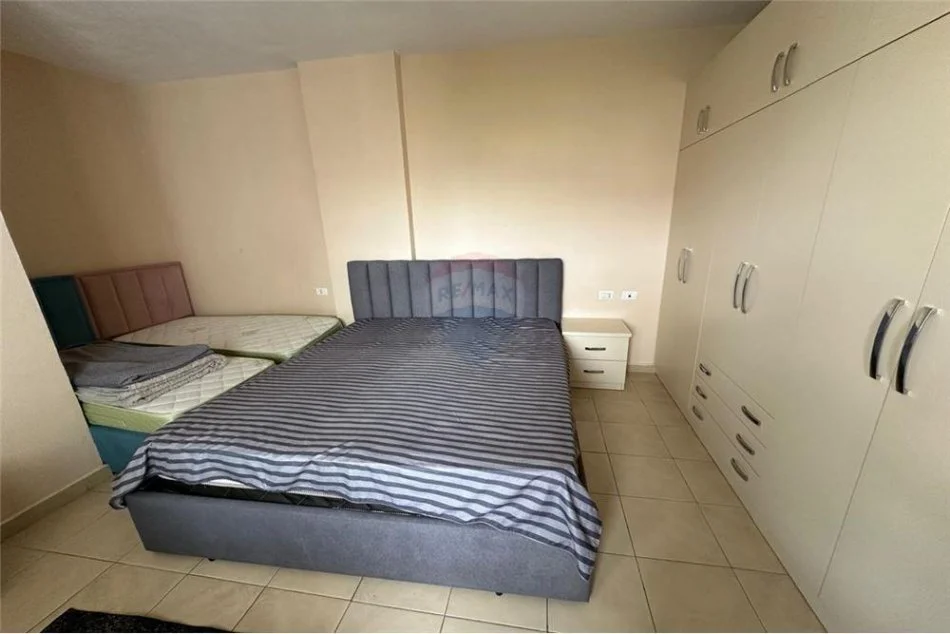 Tirane, shitet apartament 1+1 Kati 3, 75 m² 83.000 € (Fresku)