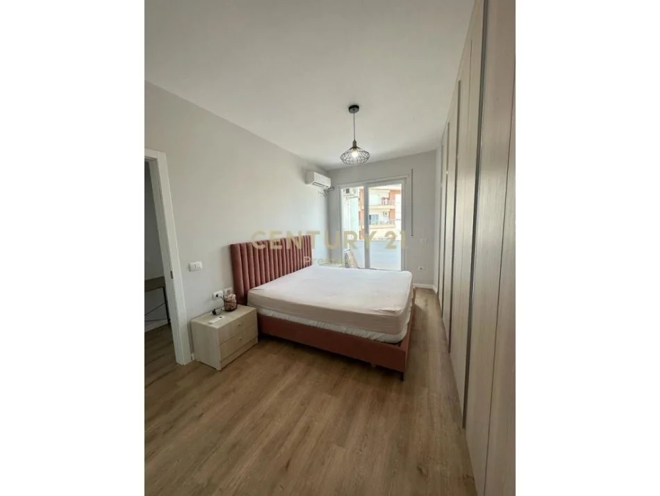 Tirane, jepet me qera apartament 2+1 Kati 4, 113 m² 530 € 