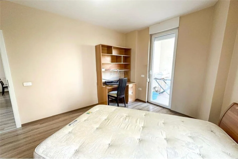 Tirane, jepet me qera apartament 2+1 , 92 m² 600 € (Rruga Frosina Plaku - 21 Dhjetori)