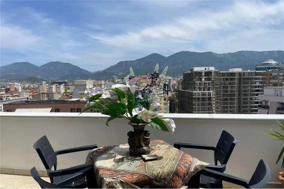 Tirane, jepet me qera apartament 1+1 Kati 12, 56 m² 1.000 € (barrikadave - Bulevardi Zogu I - Ministria e Drejtësis)
