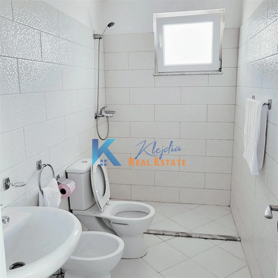 Tirane, jap me qera apartament 1+1+Ballkon Kati 6, 88 m² 400 € (1+1 per qira te Rruga Kongresi i Manastirit)