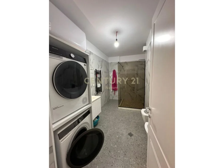 Tirane, shitet apartament 2+1 Kati 4, 119 m² 165.000 € (sauk)