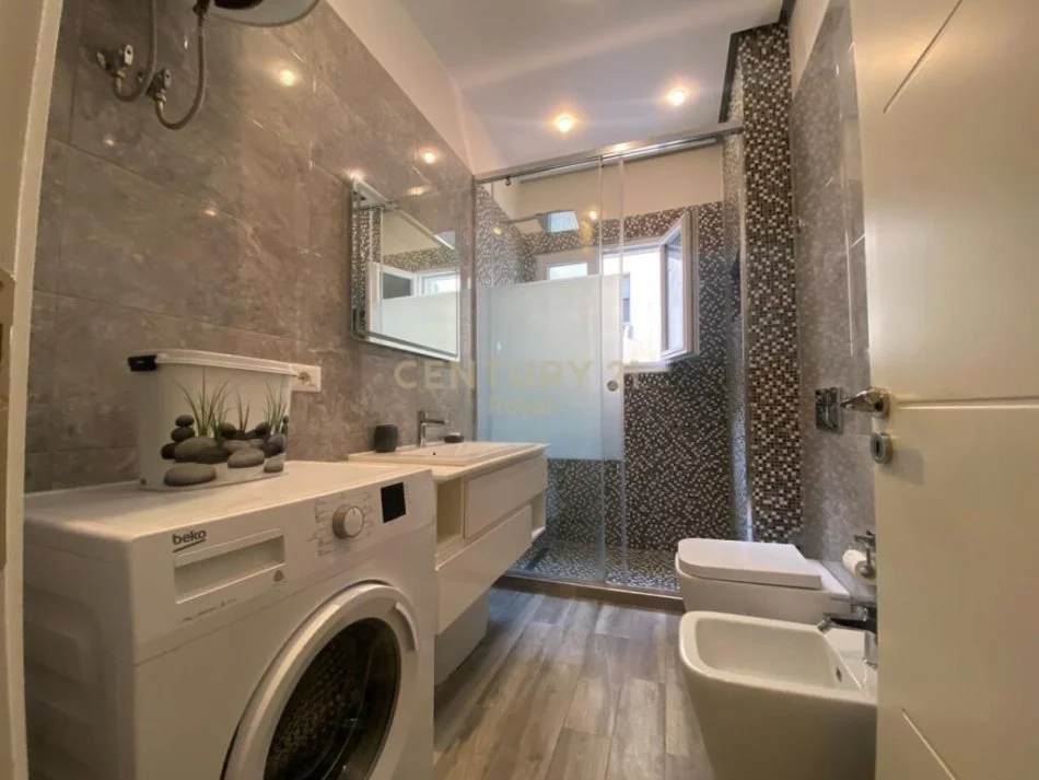 Tirane, jepet me qera apartament 2+1 Kati 3, 103 m² 550 € (Rruga e Dibres)