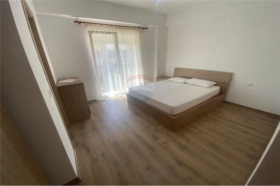 Tirane, jepet me qera apartament 2+1 , 101 m² 500 € (Rruga Petro Nini Luarasi - Shkolla Baletit)