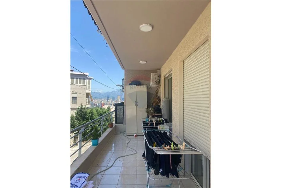 Tirane, shitet apartament 1+1 Kati 1, 77 m² 115.000 € (Kompleksi Ferrari - Rruga Peti, Liqeni i Thate)