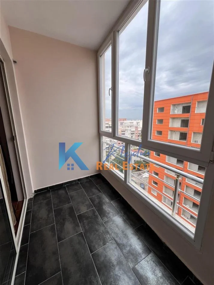 Tirane, shes apartament 1+1+Ballkon Kati 8, 85 m² 113.000 € (Yzberish, afer bar Unik)