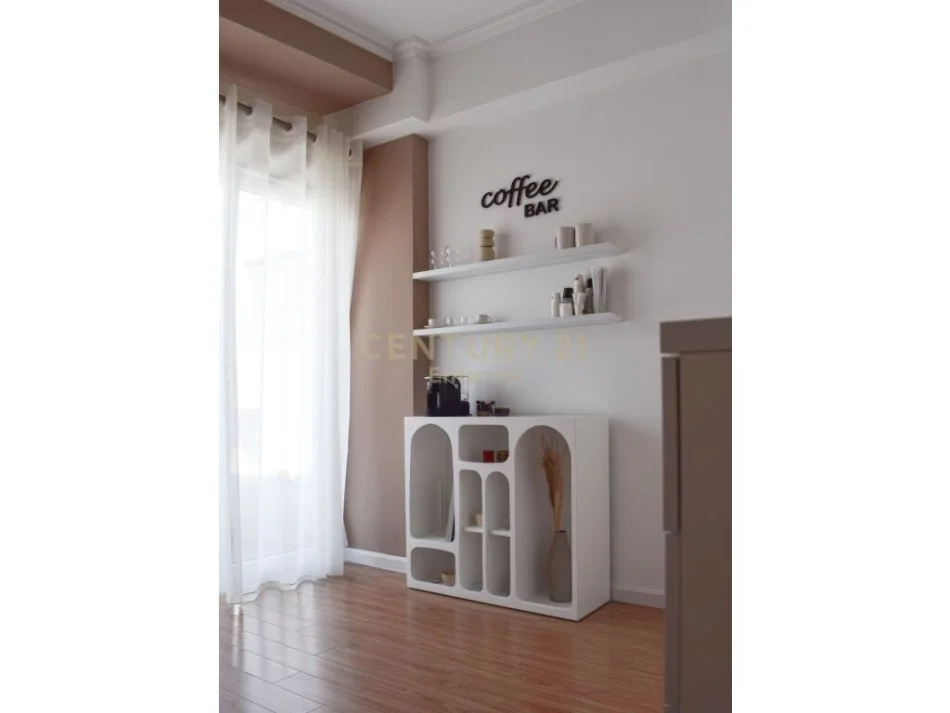 Tirane, shitet 2+1 Kati 4, 