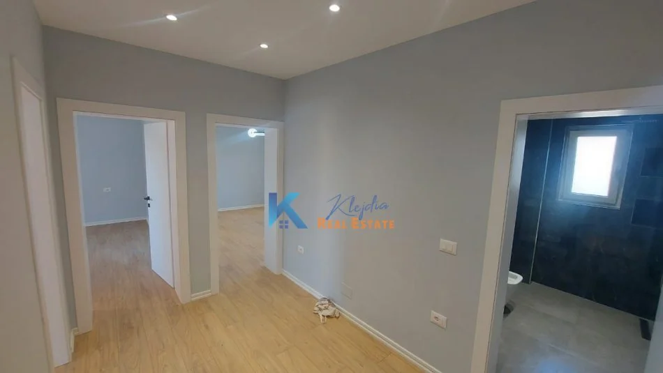 Tirane, shitet apartament 2+1 Kati 3, 80 m² 145.000 € (Ish Stacioni i Trenit, brenda Unazes)