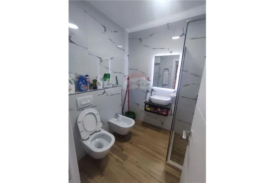 Shqiperi, shitet apartament 1+1 Kati 2, 70 m² 115.000 € (Golem)