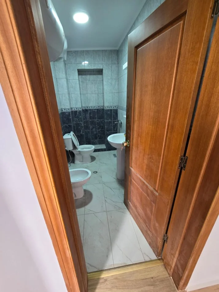 Tirane, shes apartament 2+1+Ballkon Kati 1, 81 m² 138.000 € (Ali Demi)