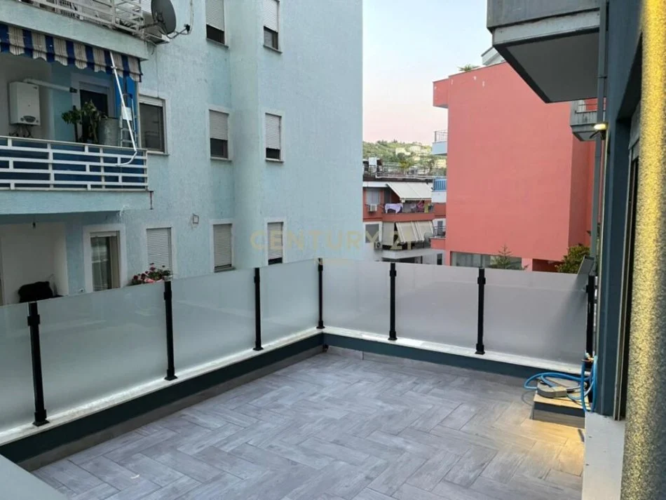 Tirane, jepet me qera apartament 1+1 Kati 2, 70 m² 500 € (liqen i thate)