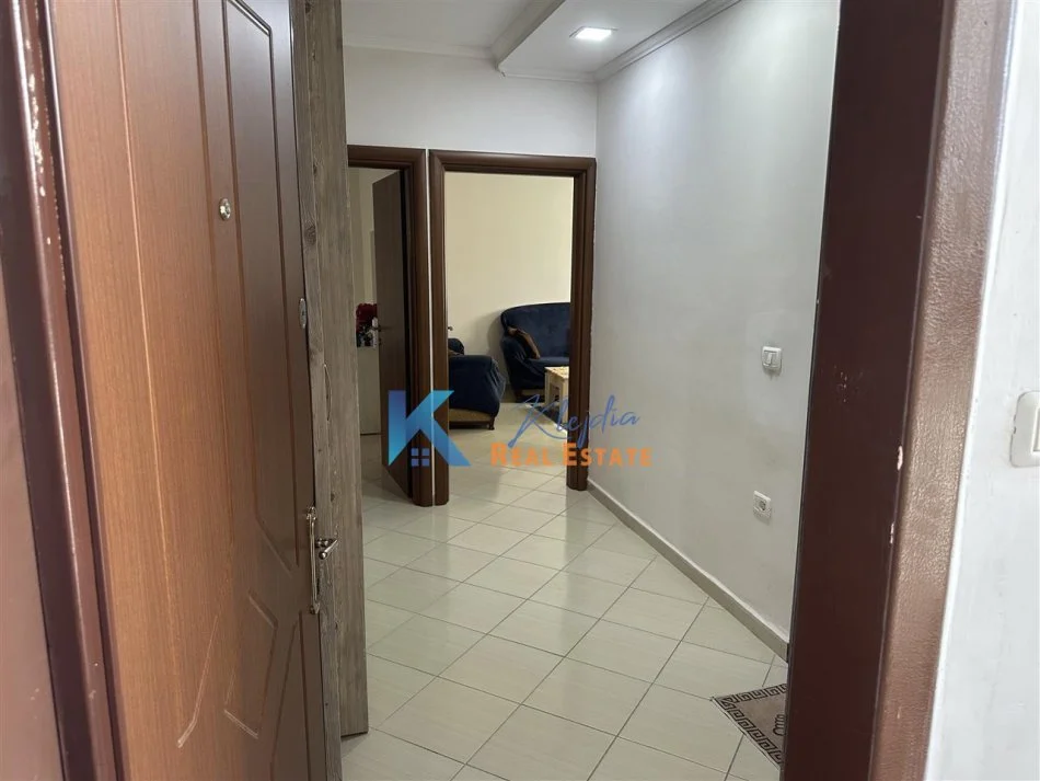 Tirane, jepet me qera apartament 1+1 Kati 2, 65 m² 400 € (Rruga e Dibres, afer Shkolles se Bashkuar)