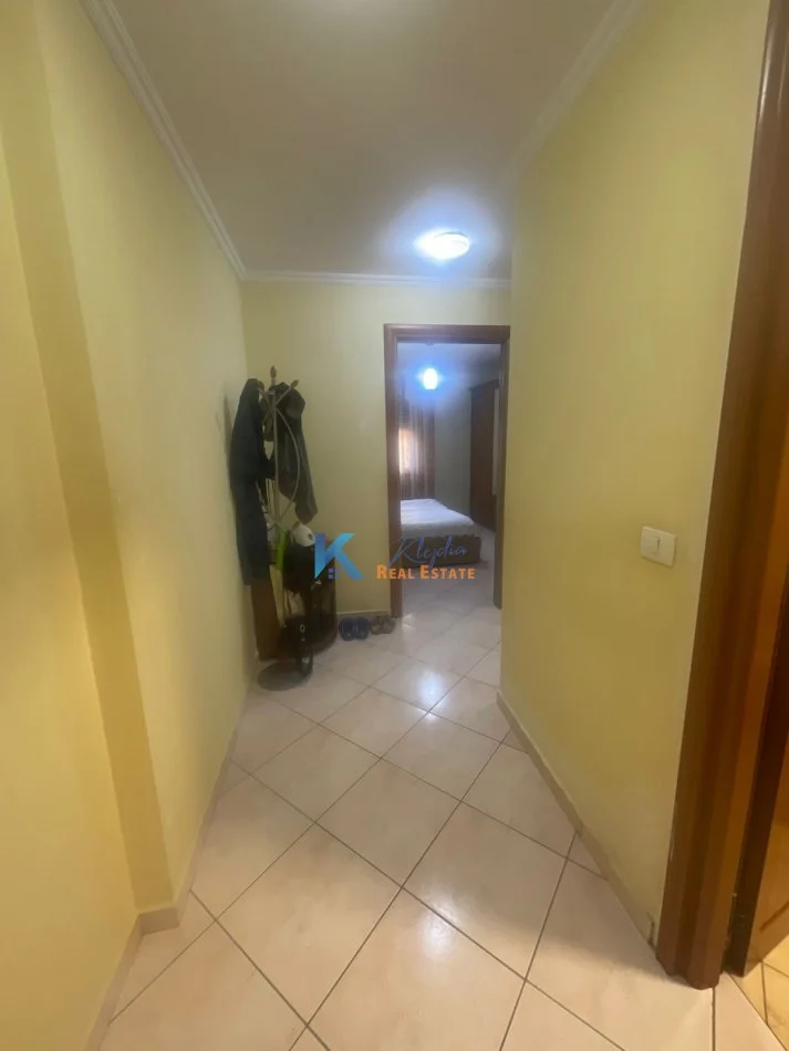 Tirane, jap me qera apartament 1+1+Ballkon Kati 3, 75 m² 490 € (afer Medresese, te Rruga e Dibres)