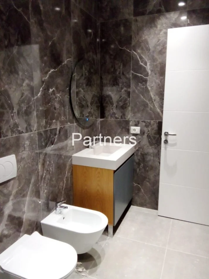 APARTAMENT 2+1 ME QIRA ,QENDRA EMERALD 5 MAJ