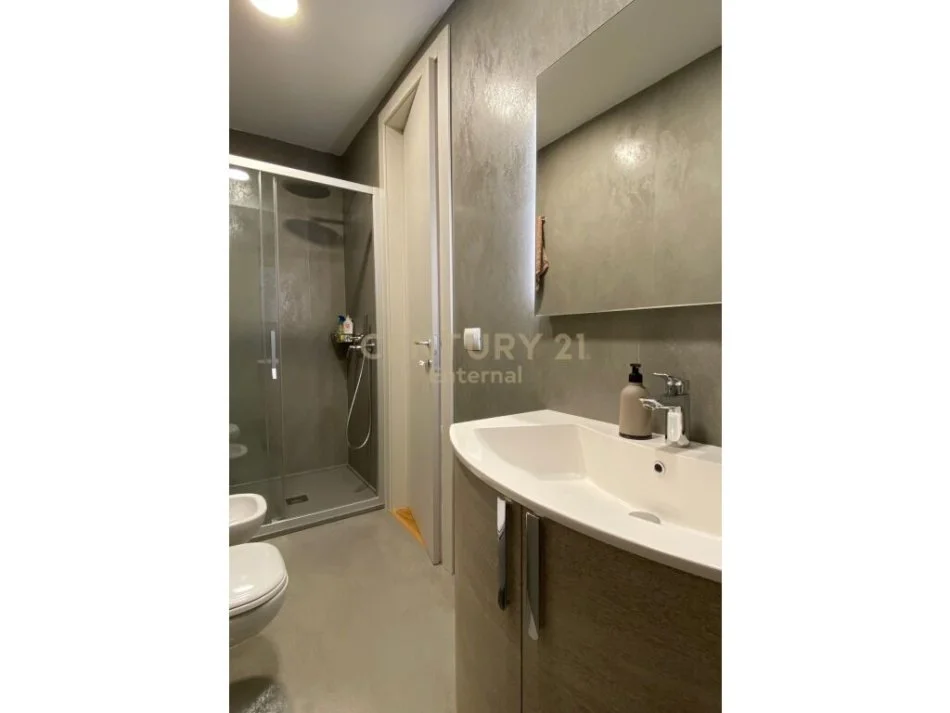Tirane, jepet me qera apartament 2+1 Kati 11, 100 m² 1.200 € (garda)
