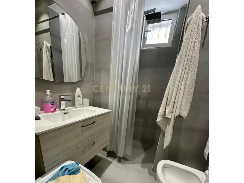 Tirane, jepet me qera apartament 2+1 Kati 1, 181 m² 700 € (myslym shyr)