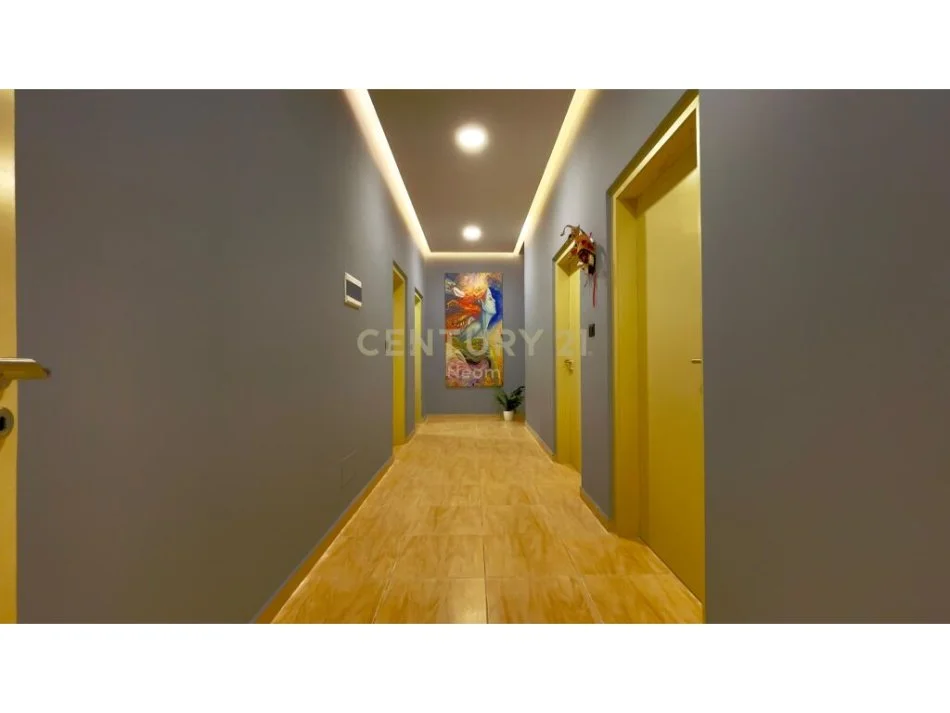 Tirane, jepet me qera apartament 2+1 Kati 1, 105 m² 450 € (fresk)