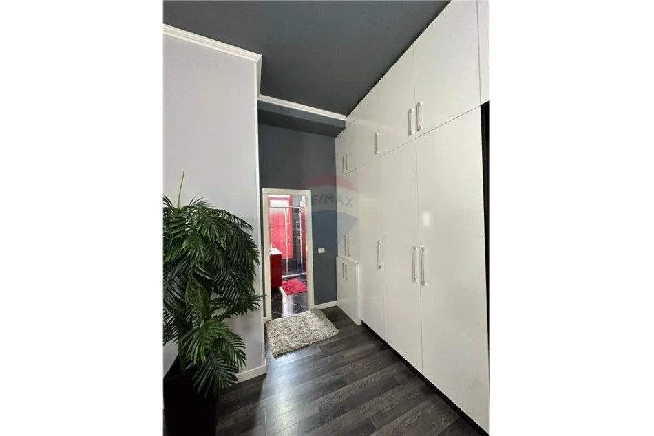 Tirane, jepet me qera apartament 2+1 Kati 2, 147 m² 700 € (Kopshti Zoologjik)