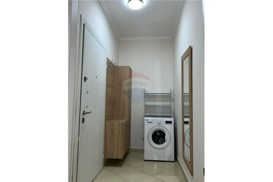 Tirane, jepet me qera apartament 1+1 , 70 m² 700 € (Rruga Kosovareve - Tirana e Re)