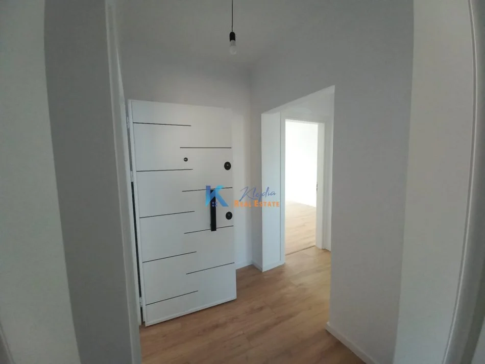 Tirane, shitet apartament 1+1+Ballkon Kati 5, 53 m² 79.000 € (Kongresi i Manastirit)