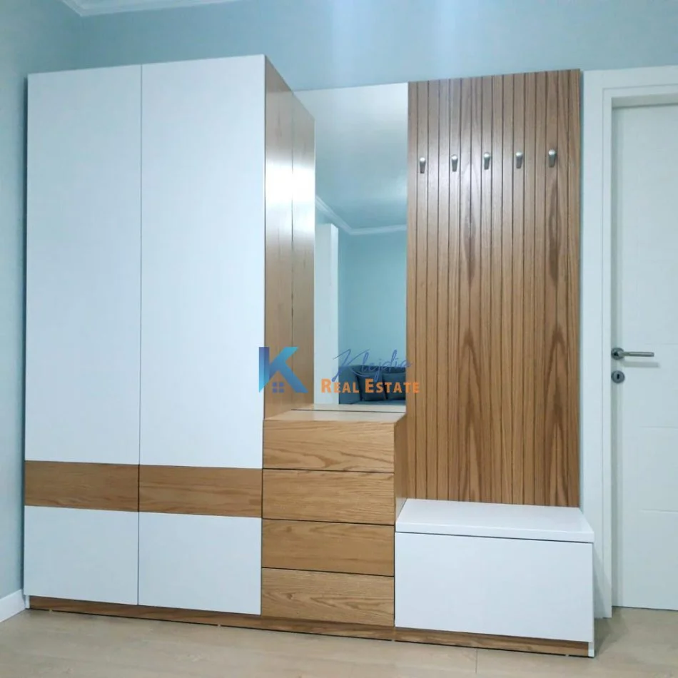 Tirane, shes apartament 2+1+Ballkon Kati 4, 85 m² 120.000 € (Fresk)