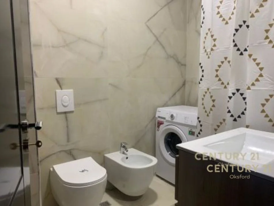 Tirane, jepet me qera apartament 2+1 Kati 7, 111 m² 500 € (astir)