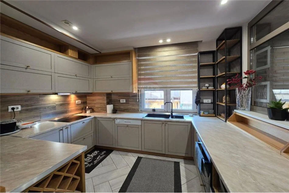 Tirane, jepet me qera apartament 2+1 Kati 4, 190 m² 2.000 € (Myslym Shyri - Tregu Cam)