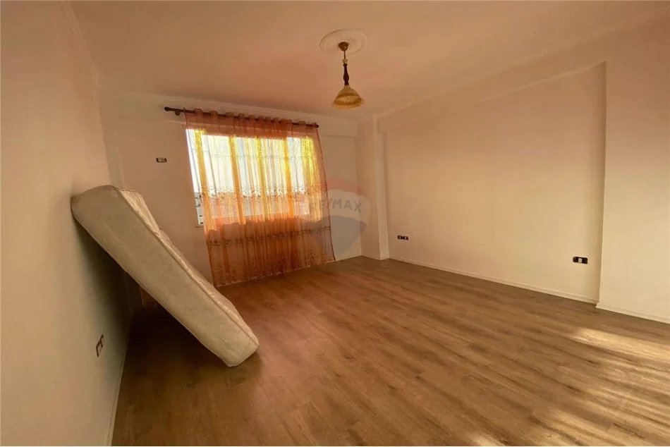 Tirane, shitet apartament 2+1 , 125.000 m² 125.000 € (Loni Ligori - Astir)