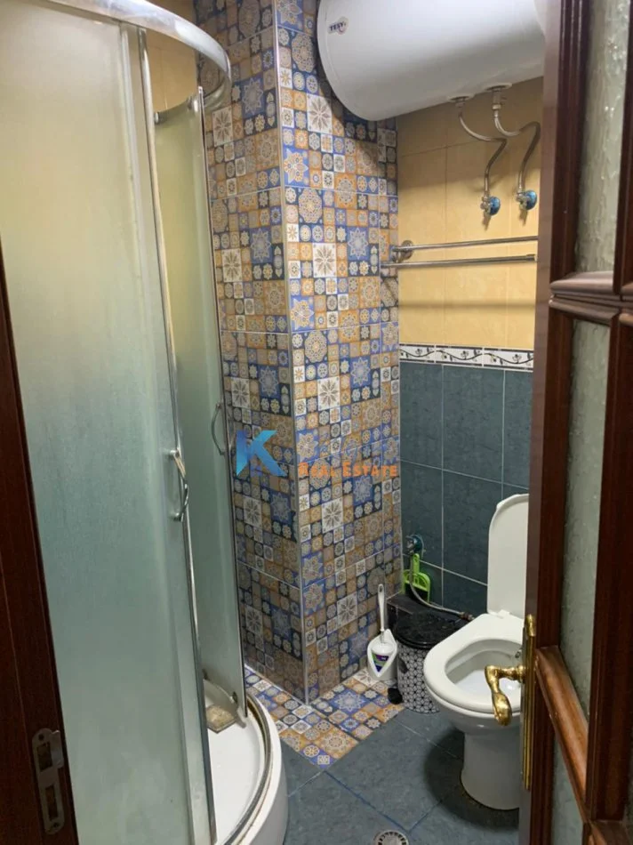 Tirane, jap me qera apartament 1+1+Aneks Kati 4, 70 m² (Rruga Kongresi i Manastirit, afer Pediatrise)