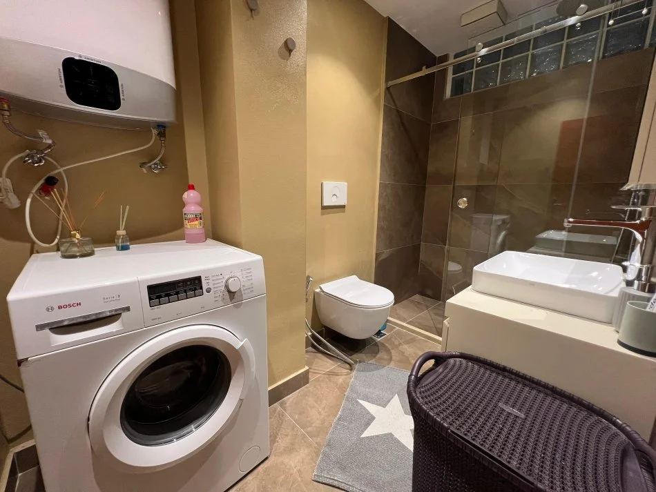 Tirane, jepet me qera apartament 3+1+Ballkon Kati 3, 800 € (rr.Barrikadave)