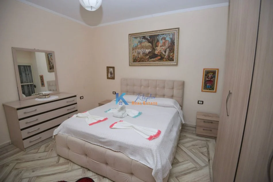 Tirane, jap me qera apartament 1+1+Ballkon Kati 1, 74 m² 600 € (Pazari i Ri)