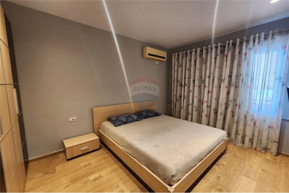 Tirane, jepet me qera apartament 2+1 Kati 9, 90 m² 700 € (Tirana Bank - Shkola Kristaq Capo - Komuna e Parisit)