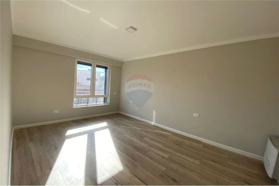 Tirane, jepet me qera zyre , 115 m² 750 € (Myslym Shyri)