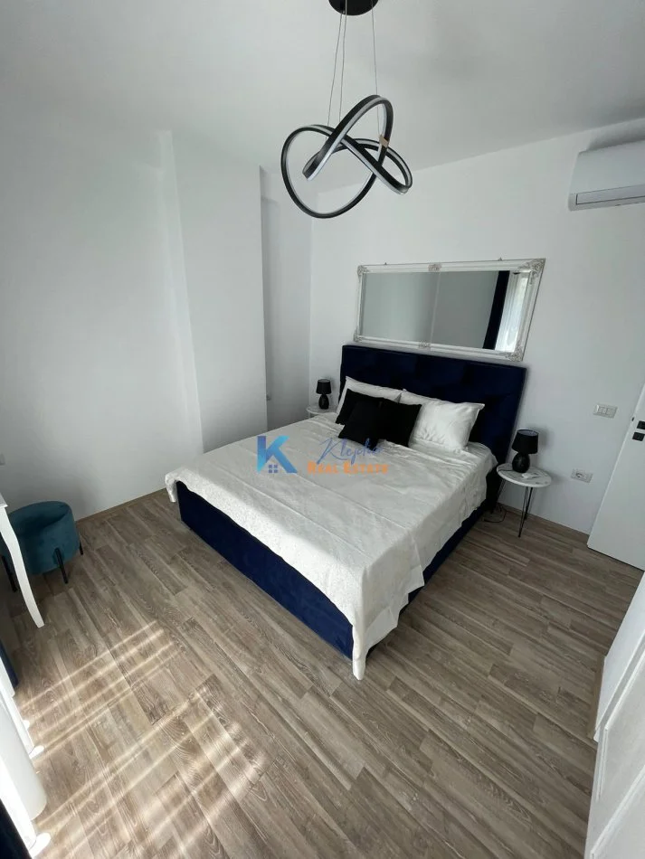 Tirane, jepet me qera apartament 1+1 Kati 2, 60 m² 650 € (21 Dhjetori, afer hotel Mondial)