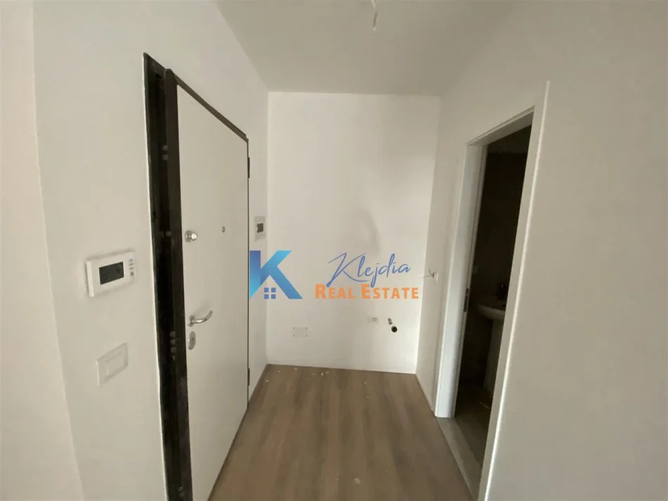 Tirane, jepet me qera apartament 1+1 Kati 1, 60 m² 350 € (Kodra e Diellit, kompleksi Kurora e Kopshtit)