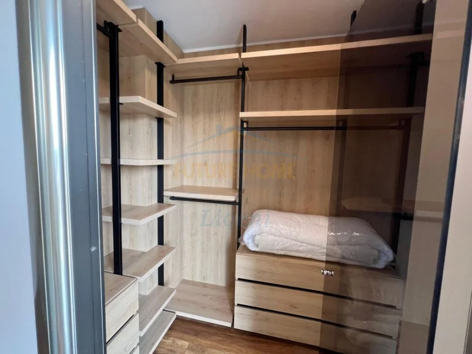 Tirane, jepet me qera apartament 2+1+Ballkon Kati 11, 137 m² 2.500 € (Blloku)