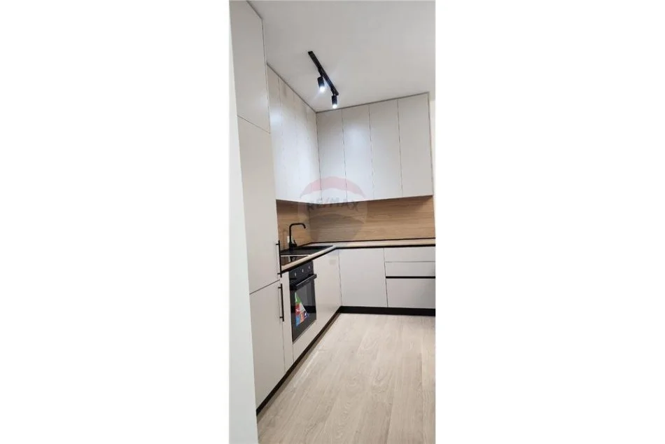 Tirane, jepet me qera apartament 2+1 , 105 m² 950 € (Kompleksi Delijorgji)