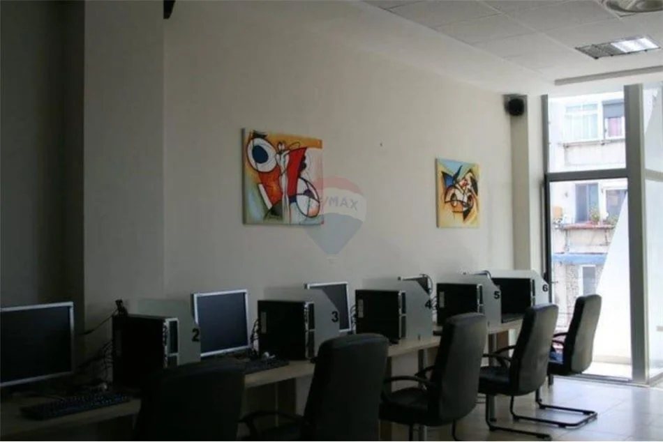 Tirane, shitet Kati 2, 146 m² 250.000 € (Rruga e Kavajes)