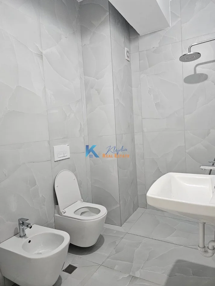 Tirane, jap me qera apartament 1+1+Ballkon Kati 7, 61 m² (Ali Demi)