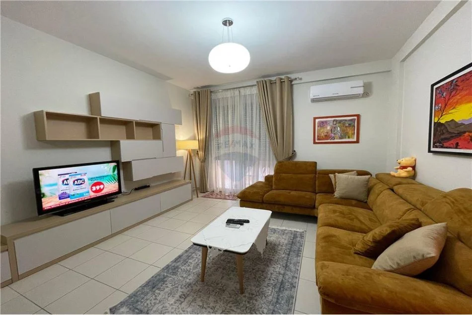 Tirane, jepet me qera apartament 1+1 Kati 3, 70 m² 500 € (Rruga Peti - Liqeni i Thatë)