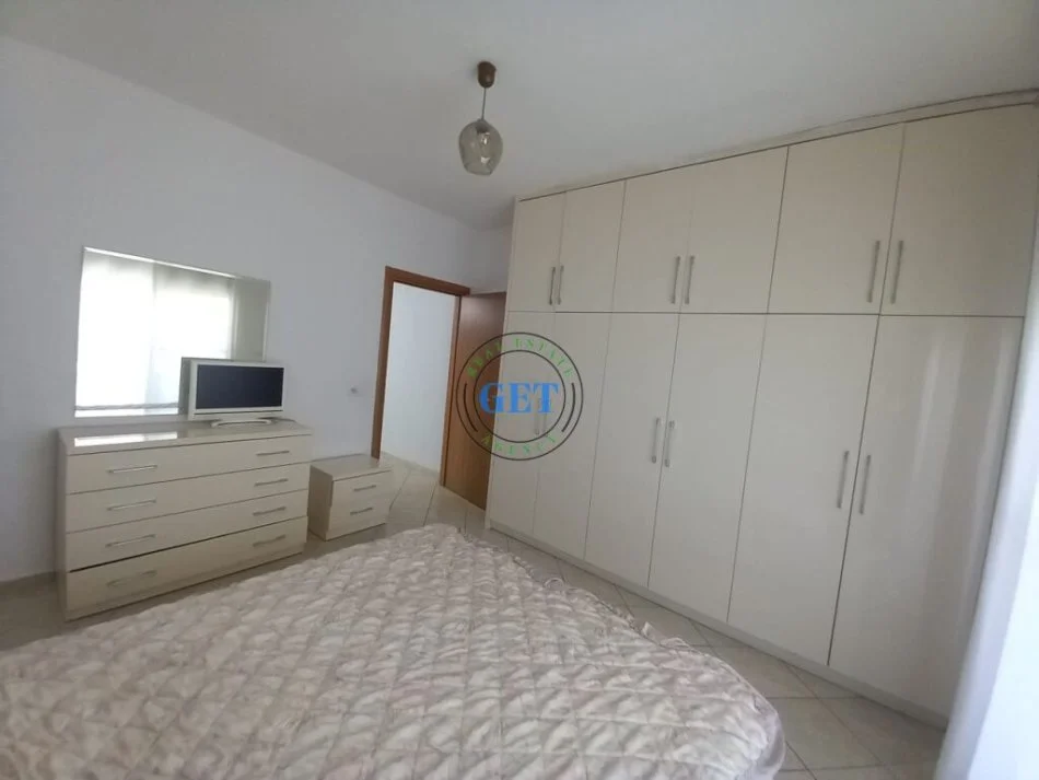 Durres, jepet me qera apartament 2+1+Ballkon Kati 4, 85 m² 350 € (Stadiumi, Durres)