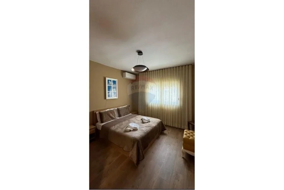 Tirane, jepet me qera apartament 2+1 Kati 3, 100 m² 850 € (Komuna e Parisit)
