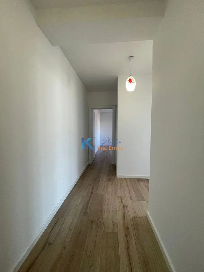 Tirane, shes apartament 1+1+Ballkon Kati 8, 76 m² 155.000 € (Zogu i Zi)