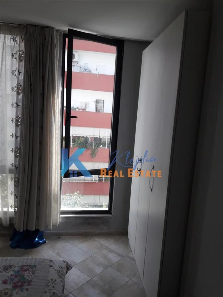 Tirane, jap me qera apartament 2+1+Ballkon Kati 4, 123 m² (2+1+2 per qira ne Yzberish, afer pallateve Dilo)