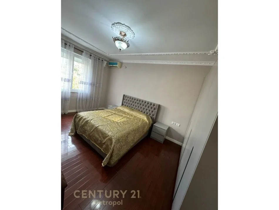 𝐓𝐢𝐫𝐚𝐧𝐞, 𝐣𝐞𝐩𝐞𝐭 𝐦𝐞 𝐪𝐞𝐫𝐚 𝐚𝐩𝐚𝐫𝐭𝐚𝐦𝐞𝐧𝐭 𝟐+𝟏 𝐊𝐚𝐭𝐢 𝟒, 𝟗𝟔 𝐦² 𝟏.𝟏𝟎𝟎 € (𝐈𝐬𝐡 𝐁𝐥𝐥𝐨𝐤𝐮)