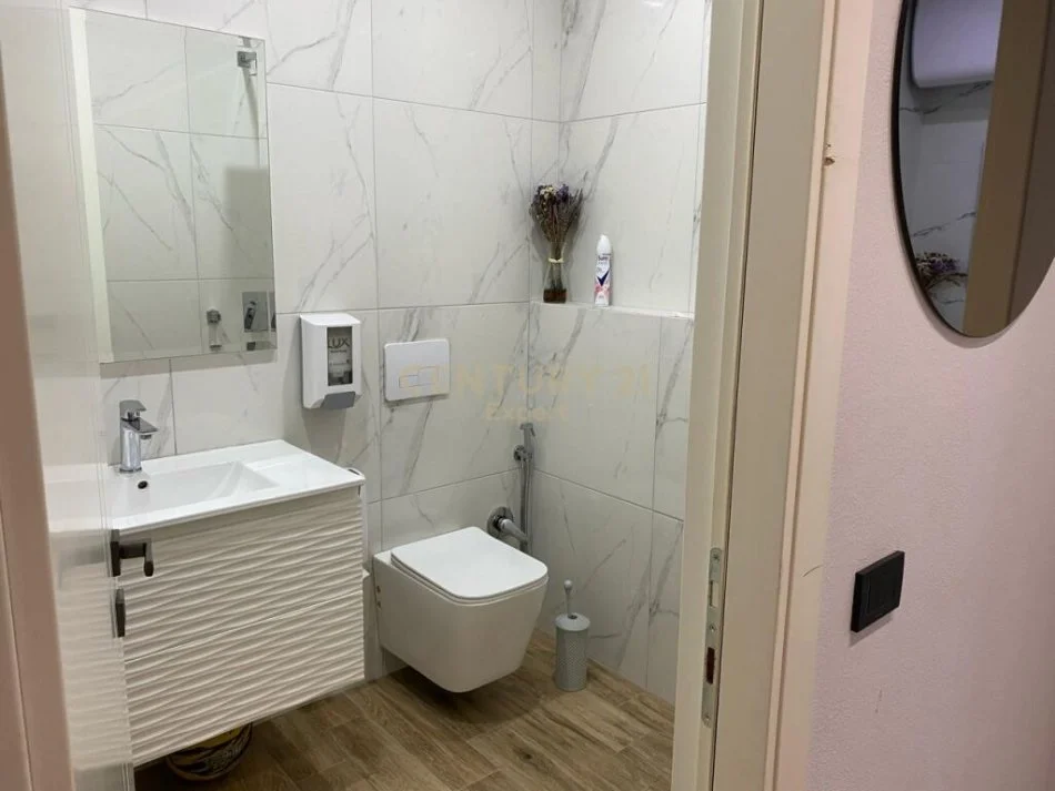 𝐓𝐢𝐫𝐚𝐧𝐞, 𝐬𝐡𝐢𝐭𝐞𝐭 𝐚𝐩𝐚𝐫𝐭𝐚𝐦𝐞𝐧𝐭 𝟑+𝟏 𝐊𝐚𝐭𝐢 𝟐, 𝟏𝟏𝟎 𝐦² 𝟏𝟒𝟎.𝟎𝟎𝟎 € (𝐅𝐫𝐞𝐬𝐤𝐮)