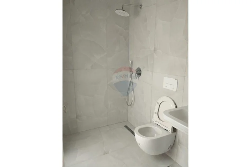 Tirane, jepet me qera zyre Kati 2, 29 m² 250 € (Mihal Grameno)
