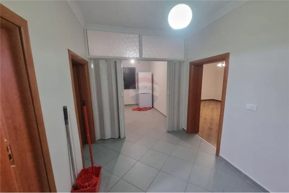 Tirane, jepet me qera Vile 3 Katshe , 550 m² 1.600 € (Rruga Vace Zela - Qendra Globe - Rruga e Kavajës)