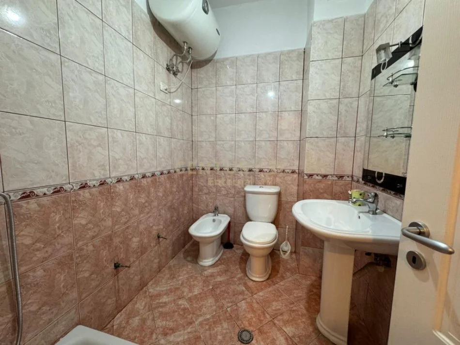 𝐓𝐢𝐫𝐚𝐧𝐞, 𝐣𝐞𝐩𝐞𝐭 𝐦𝐞 𝐪𝐞𝐫𝐚 𝐚𝐩𝐚𝐫𝐭𝐚𝐦𝐞𝐧𝐭 𝟐+𝟏 𝐊𝐚𝐭𝐢 𝟒, 𝟏𝟎𝟎 𝐦² 𝟕𝟎𝟎 € (𝐊𝐨𝐩𝐬𝐡𝐭𝐢 𝐁𝐨𝐭𝐚𝐧𝐢𝐤 𝐙𝐨𝐨𝐥𝐨𝐠𝐣𝐢𝐤)