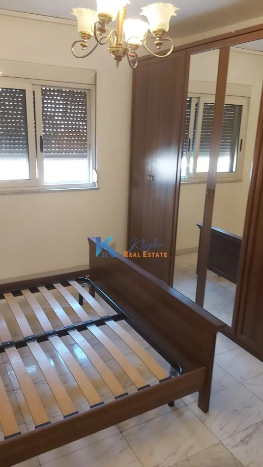 Tirane, jepet me qera apartament 2+1 Kati 4, 90 m² (Rruga Fortuzi, afer shkolles Asim Vokshi)